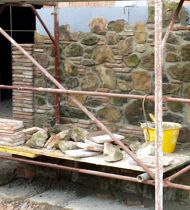 Ricostruzione di muro a pietra